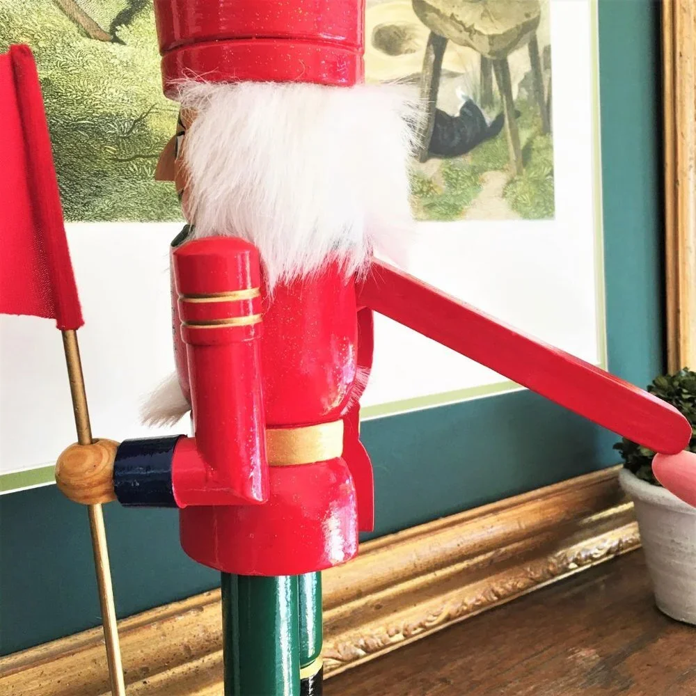 WOOD HOLIDAY NUTCRACKER